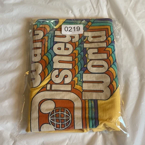 Disney T-shirt Retro Walt Disney World Retro Graphic Tee Rainbow Adult XL Mickey - Picture 9 of 9